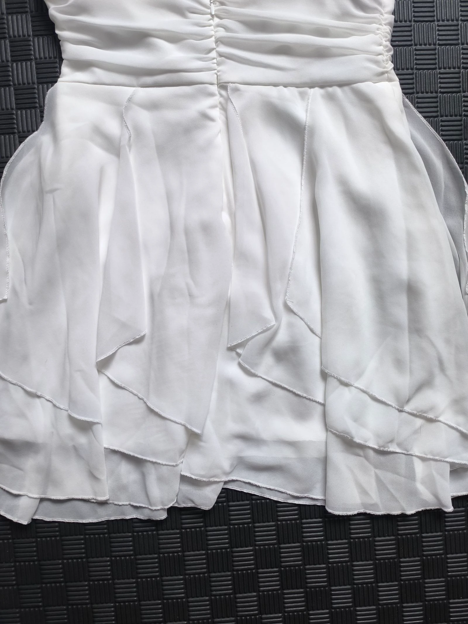 Vestido branco gola halterofilia – photo 4